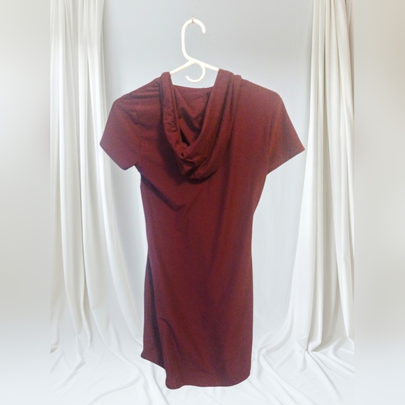 Burgundy Summer Dress NWOT Juniors Small - Picture 2 of 2